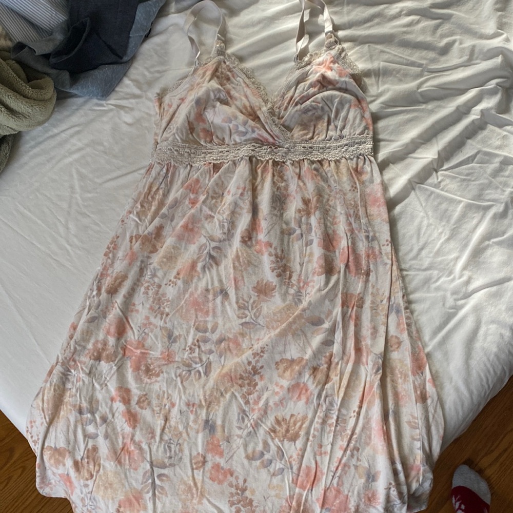 Jessica Simpson nursing nightgown